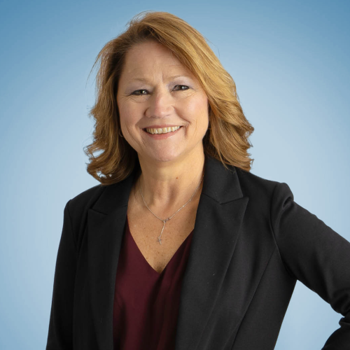 Miki Naylor headshot square blue background