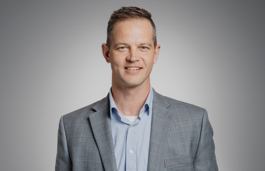 gallagher-lars-headshot