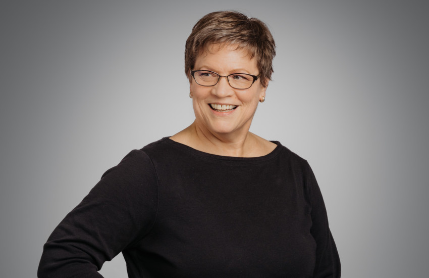 Barker-Susy-headshot