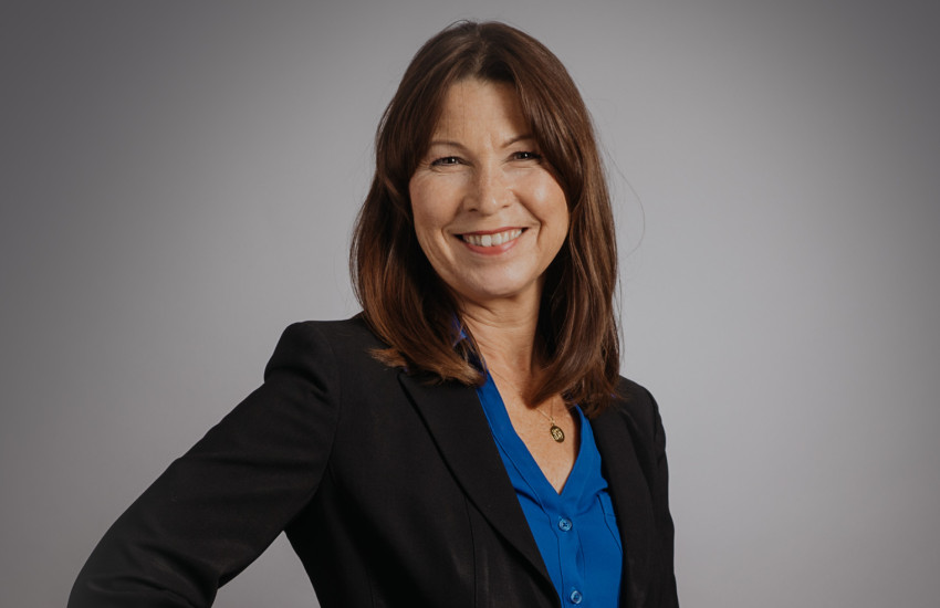 Janet Sutera Headshot 2023