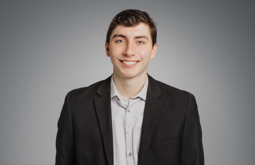 Dahrin Hernandez headshot 2023