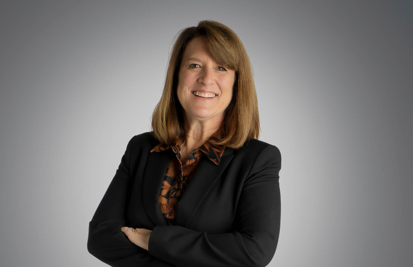 Leslie Gibbens headshot 2024